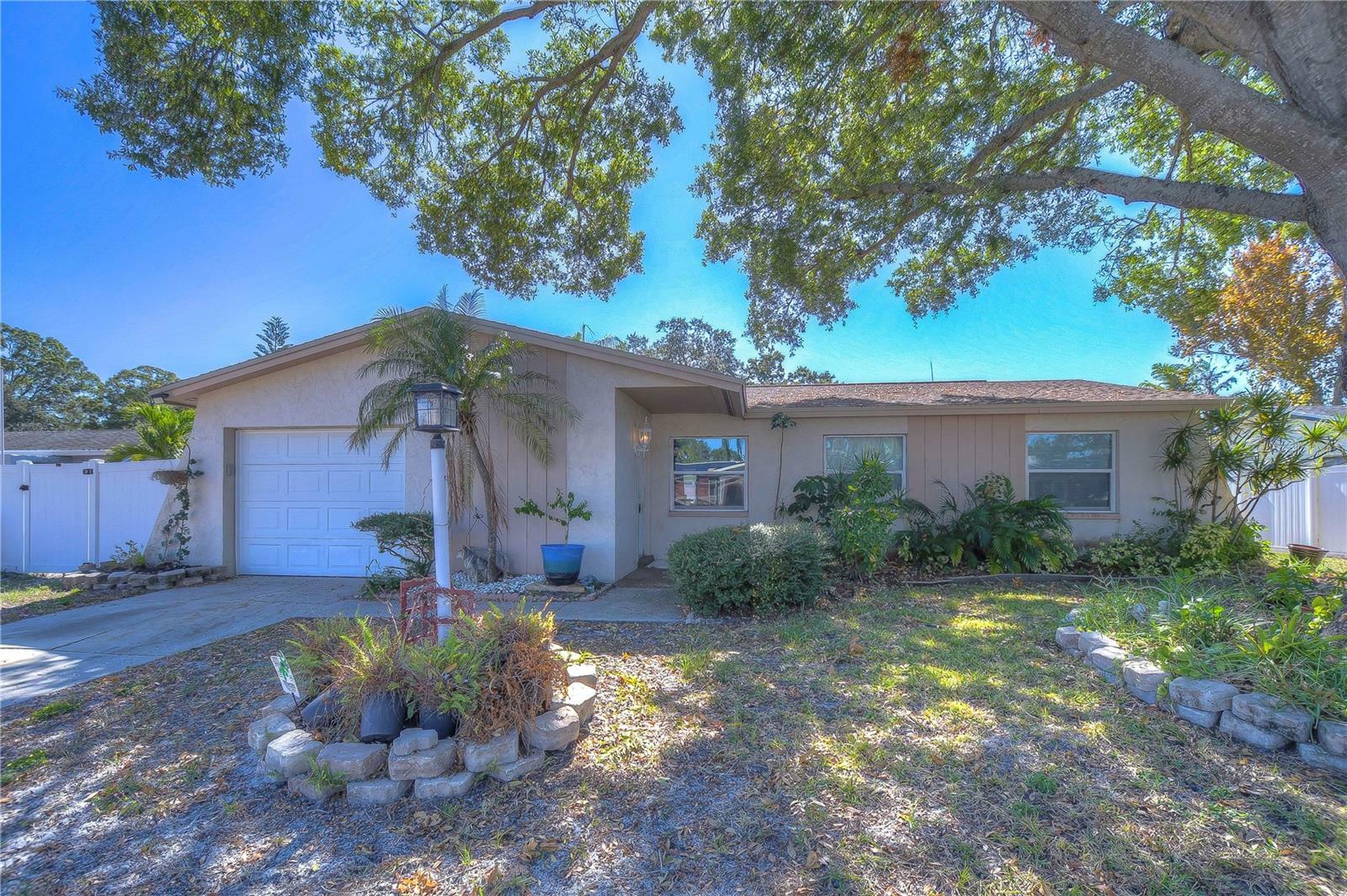 Property Photo:  9252 81st Avenue  FL 33777 