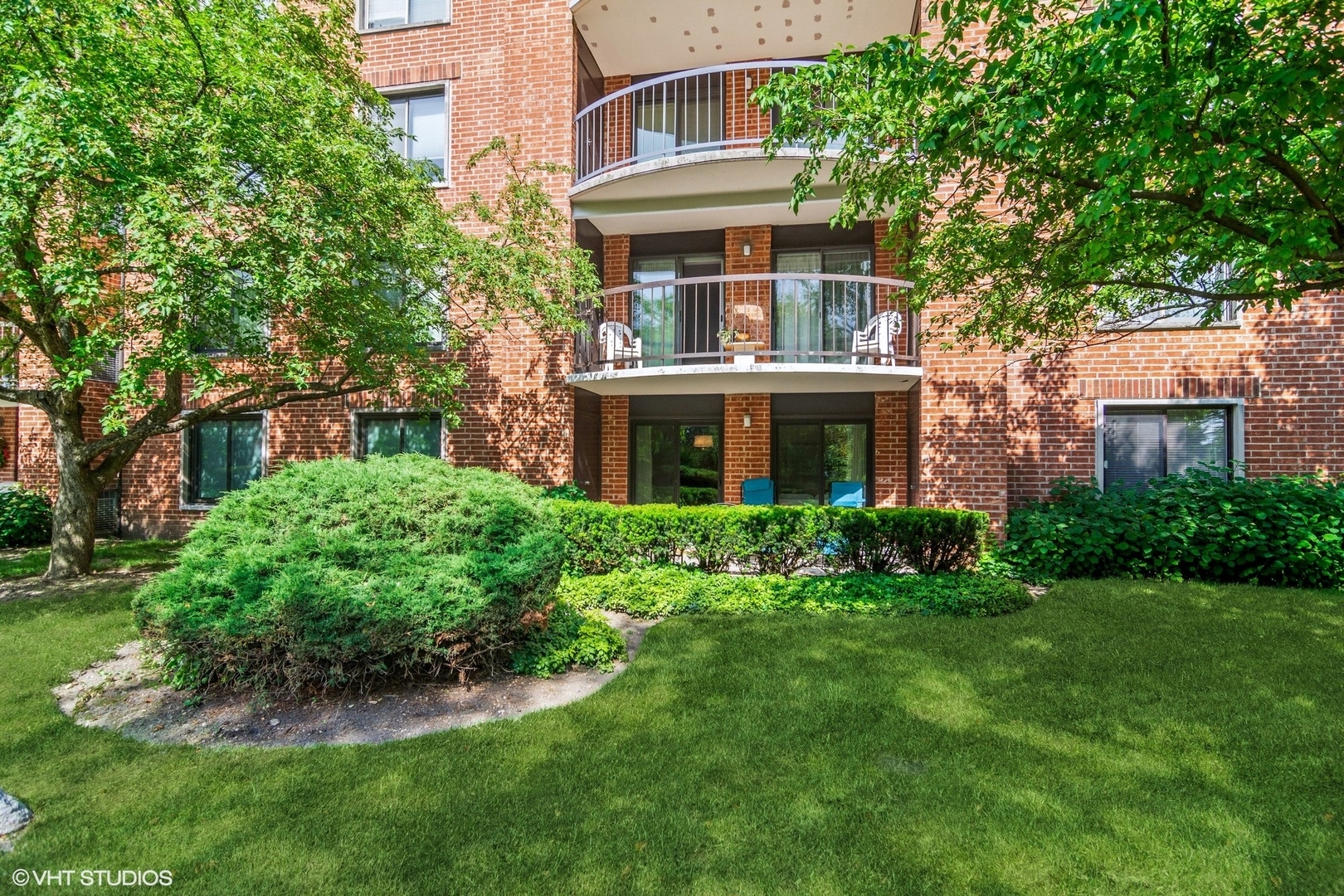 Property Photo: 1605 E Central Road 120C IL 60005