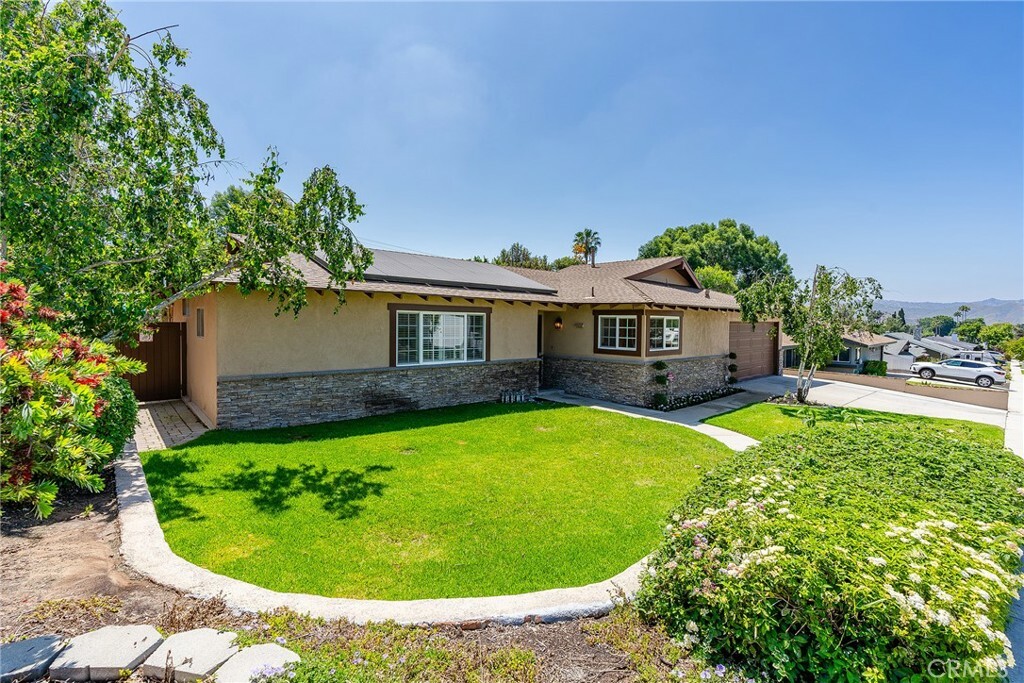 Property Photo:  3208 Travis Avenue  CA 93063 