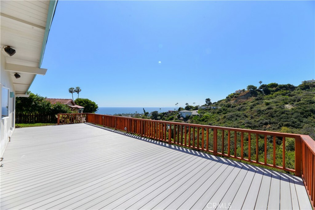 Property Photo:  305 E Avenida San Juan  CA 92672 