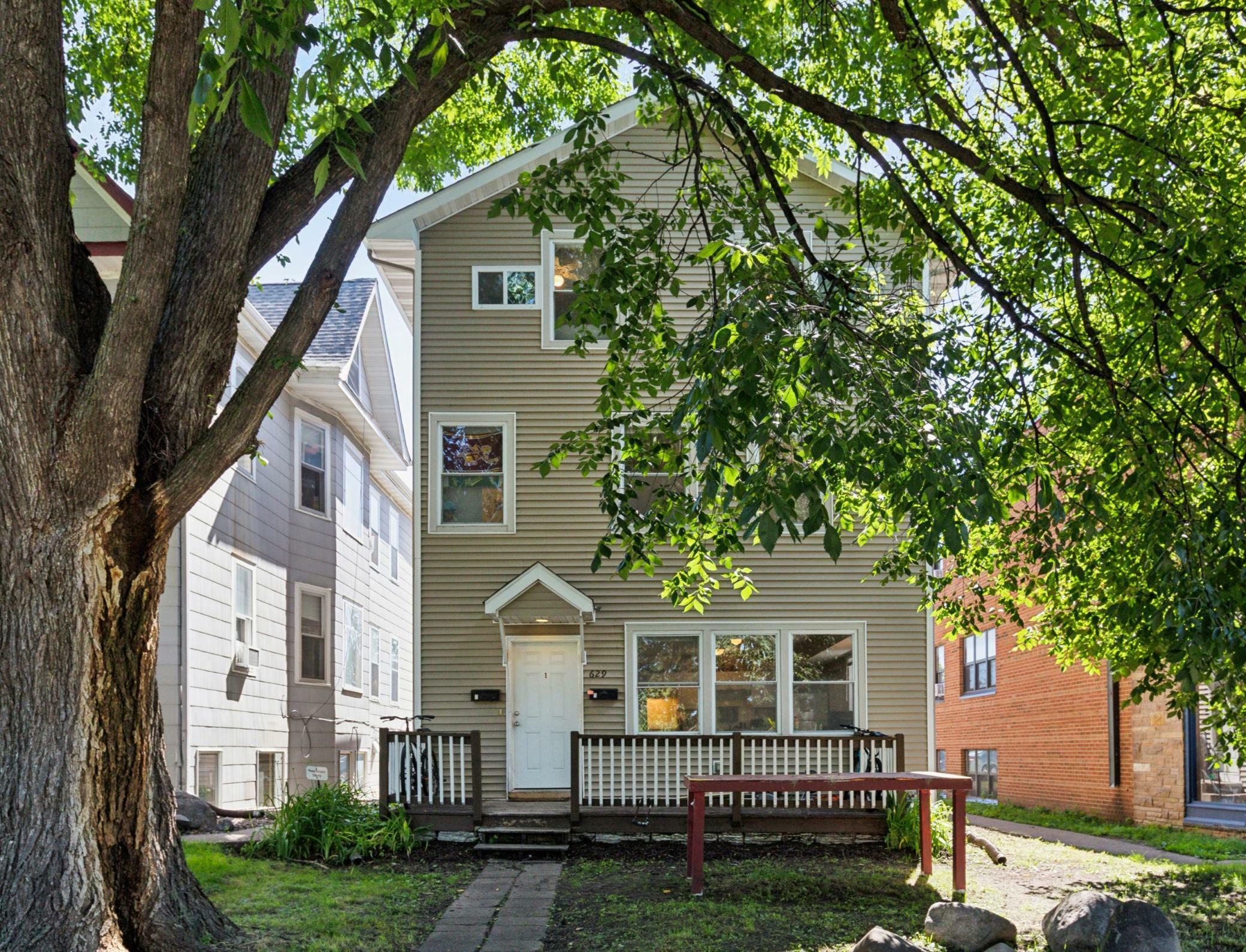 Property Photo:  629 Oak Street SE  MN 55414 