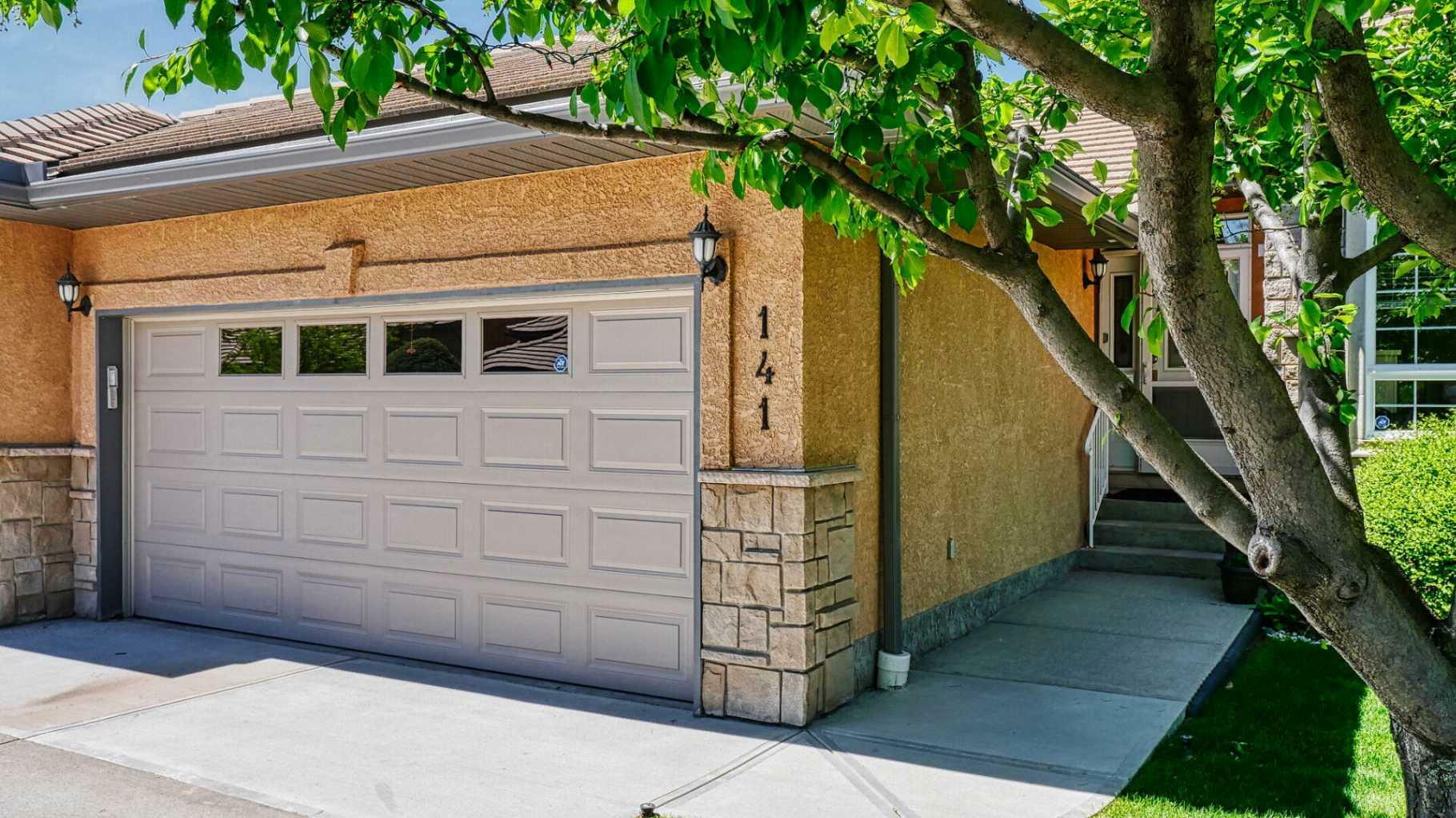Property Photo: 141 Shannon Estates Terrace SW AB T2Y 4C3