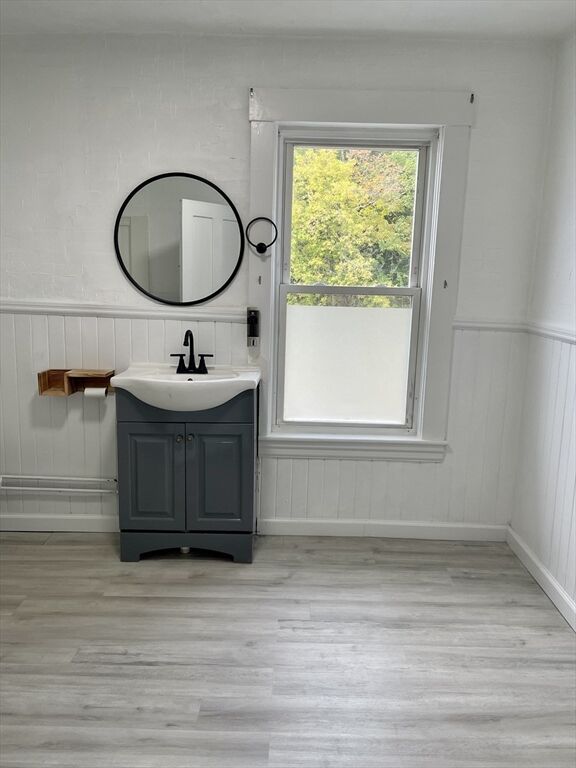 Property Photo:  462 Main Street 2  MA 01440 