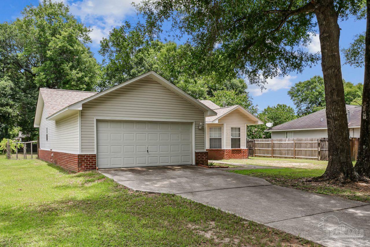 Property Photo:  5542 Rowell Rd  FL 32583 