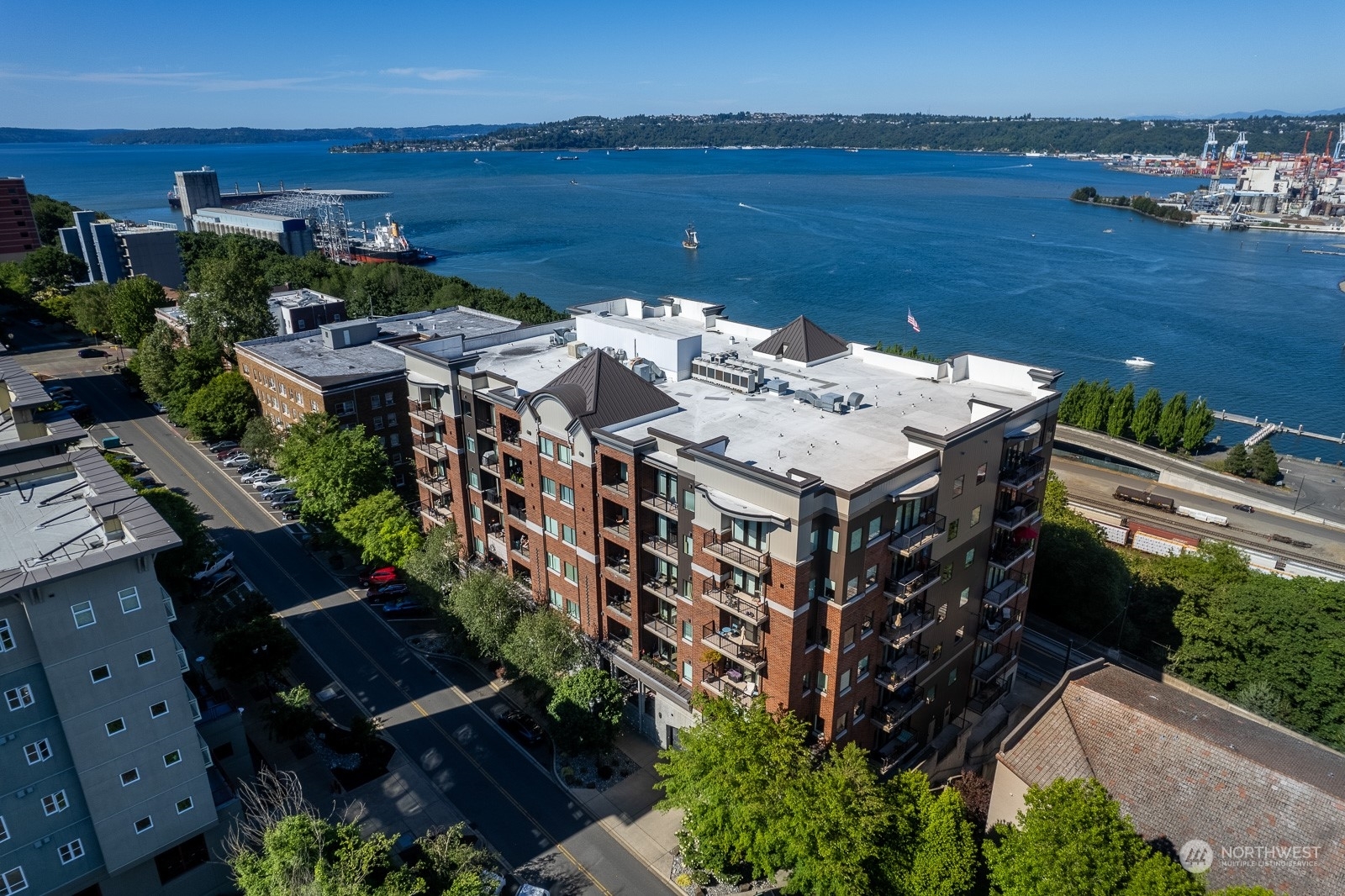 Property Photo: 505 Broadway 403 WA 98402