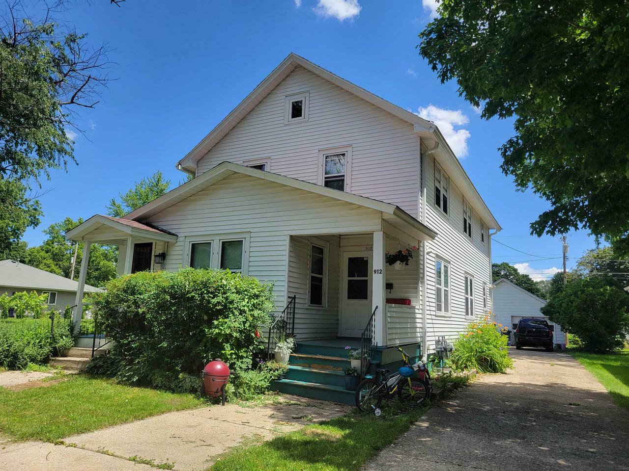 Property Photo:  912 Caroline Street  WI 53545 