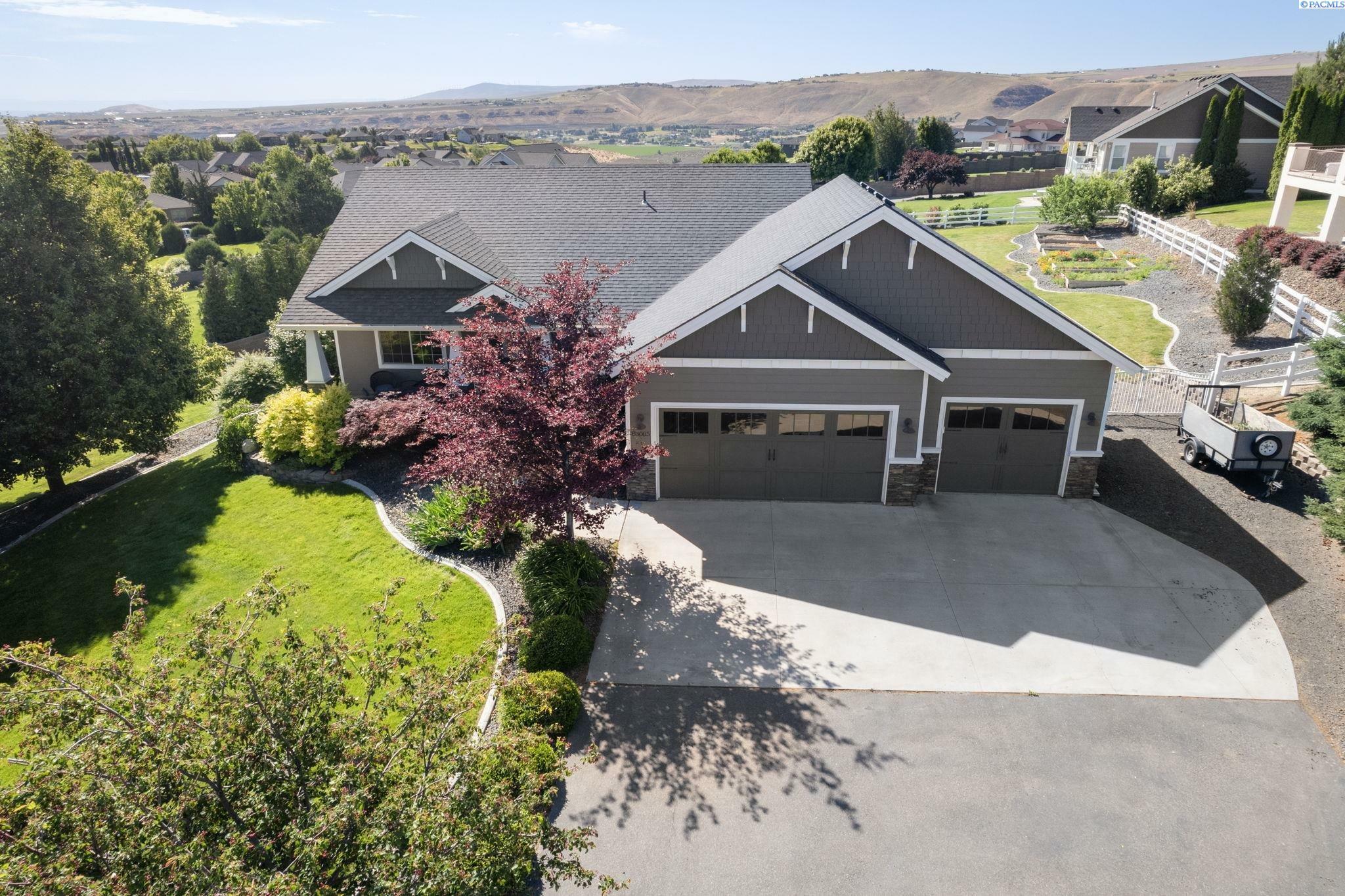 Property Photo: 83005 Summit View Dr WA 99338