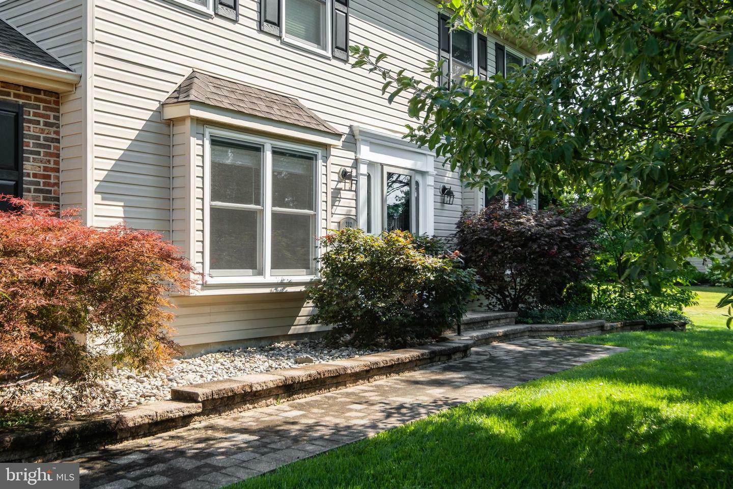 Property Photo:  202 Meadowview Court  NJ 08062 