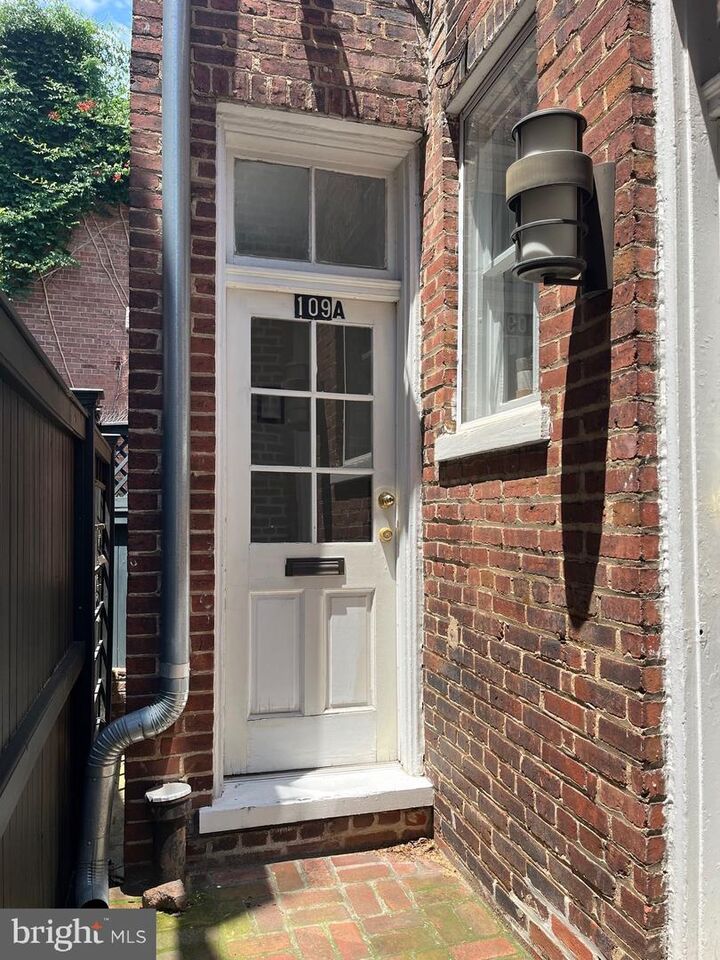 109 S Columbus Street S Apt. A  Alexandria VA 22314 photo