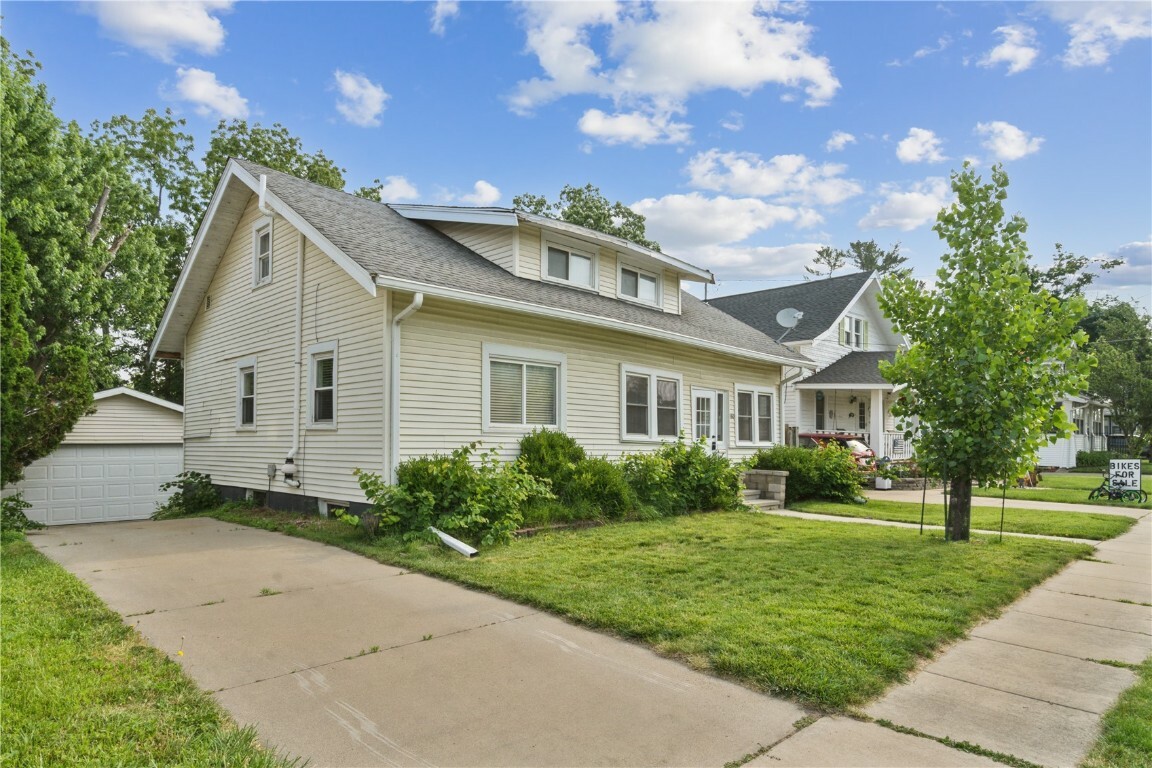 Property Photo:  480 6th Avenue  IA 52302 