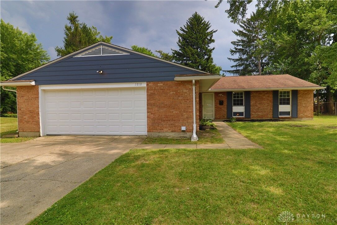 Property Photo: 5818 Shady Cove Lane OH 45426