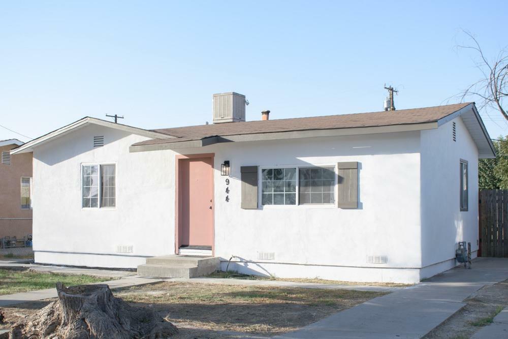 Property Photo:  944 W Buena Vista  CA 93291 