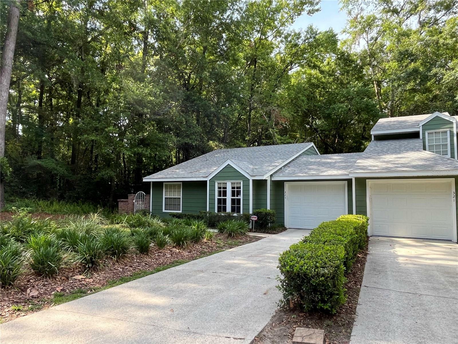 Property Photo: 325 NW 48th Boulevard FL 32607