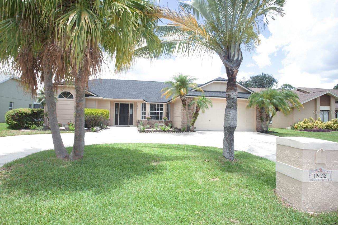 Property Photo:  1922 Horseshoe Drive  FL 33566 