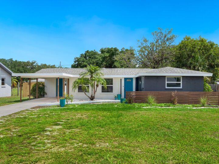 Property Photo:  2133 Fiesta Drive  FL 34231 