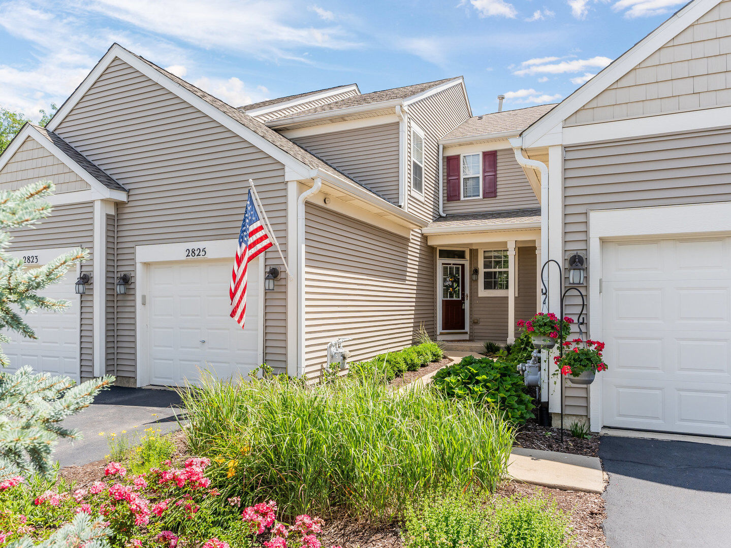 Property Photo:  2825 White Thorn Circle 2825  IL 60564 