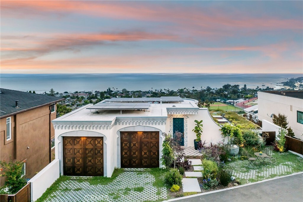 825 Coast View Drive  Laguna Beach CA 92651 photo