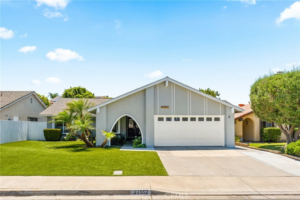 Property Photo:  27552 Bocina  CA 92692 