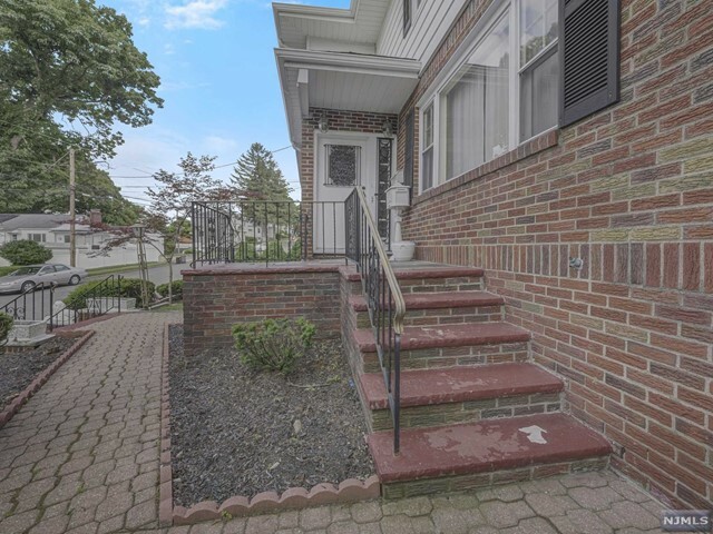 Property Photo:  71 Anderson Avenue  NJ 07512 