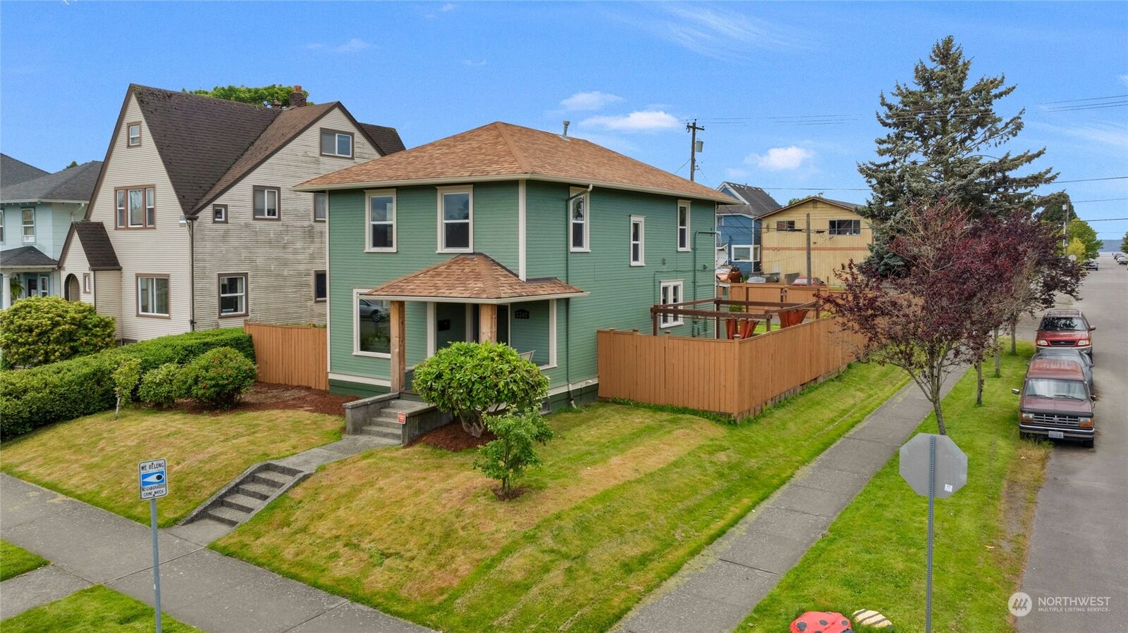 Property Photo:  2202 Wetmore Avenue  WA 98201 