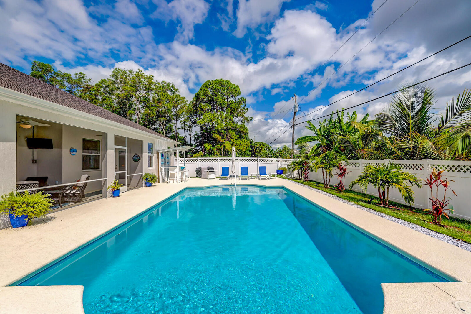 Property Photo:  2825 SE Eagle Drive  FL 34984 