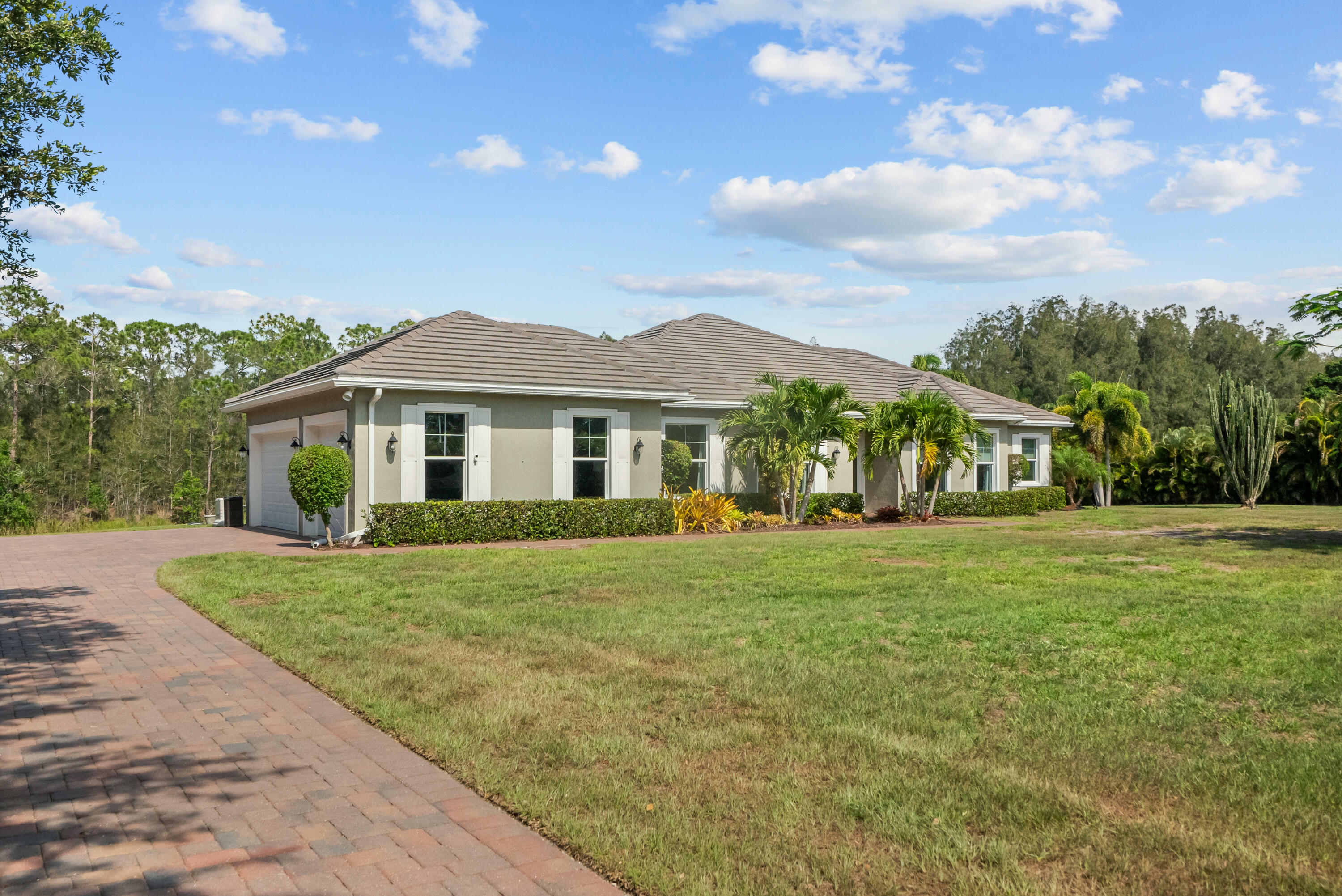 Property Photo:  1059 SW Lynwood Lane  FL 34990 