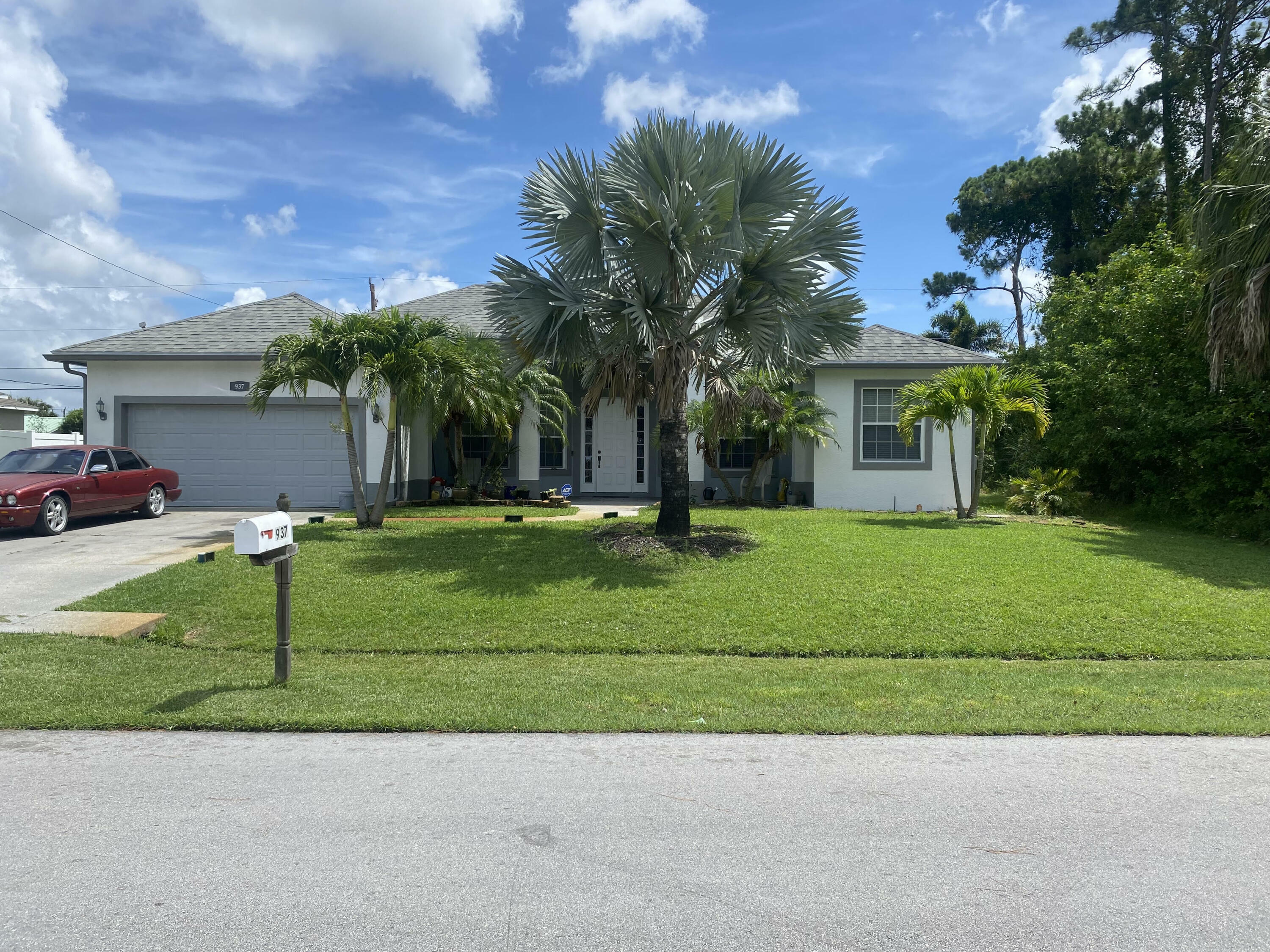 Property Photo:  937 SW Eureka Avenue  FL 34953 