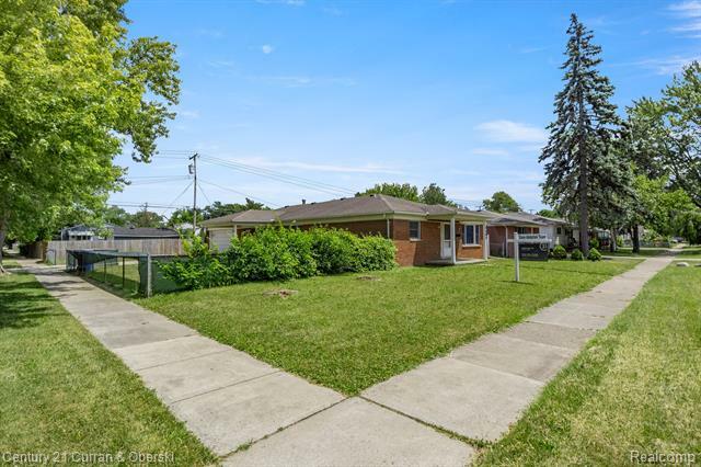 Property Photo:  4407 Pelham Street  MI 48125 