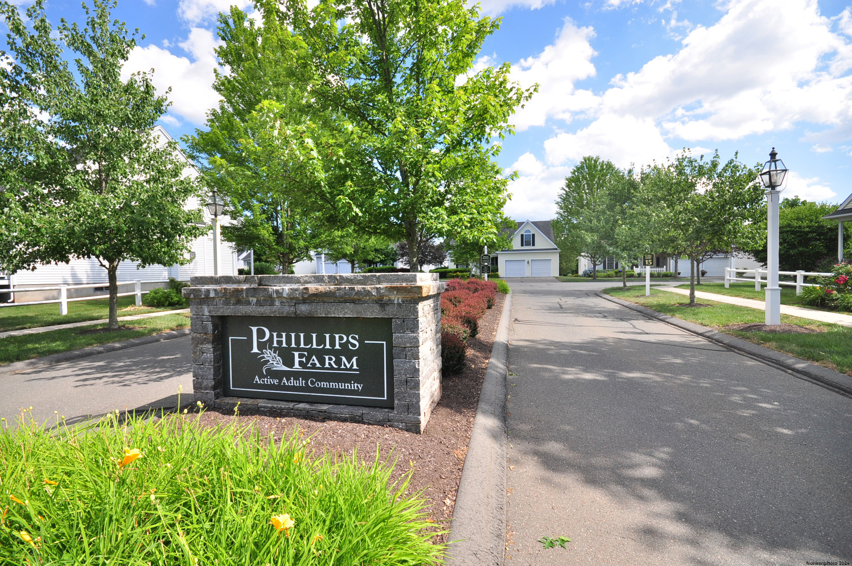 Property Photo: 6 Strawberry Lane 6 CT 06118