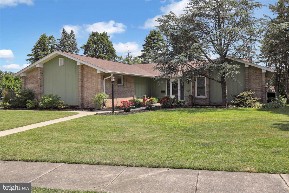 Property Photo: 300 W Hillcrest Avenue PA 17579