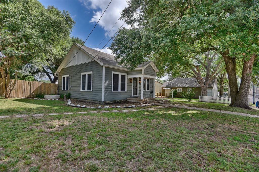 Property Photo: 201 E Stone Street TX 77833