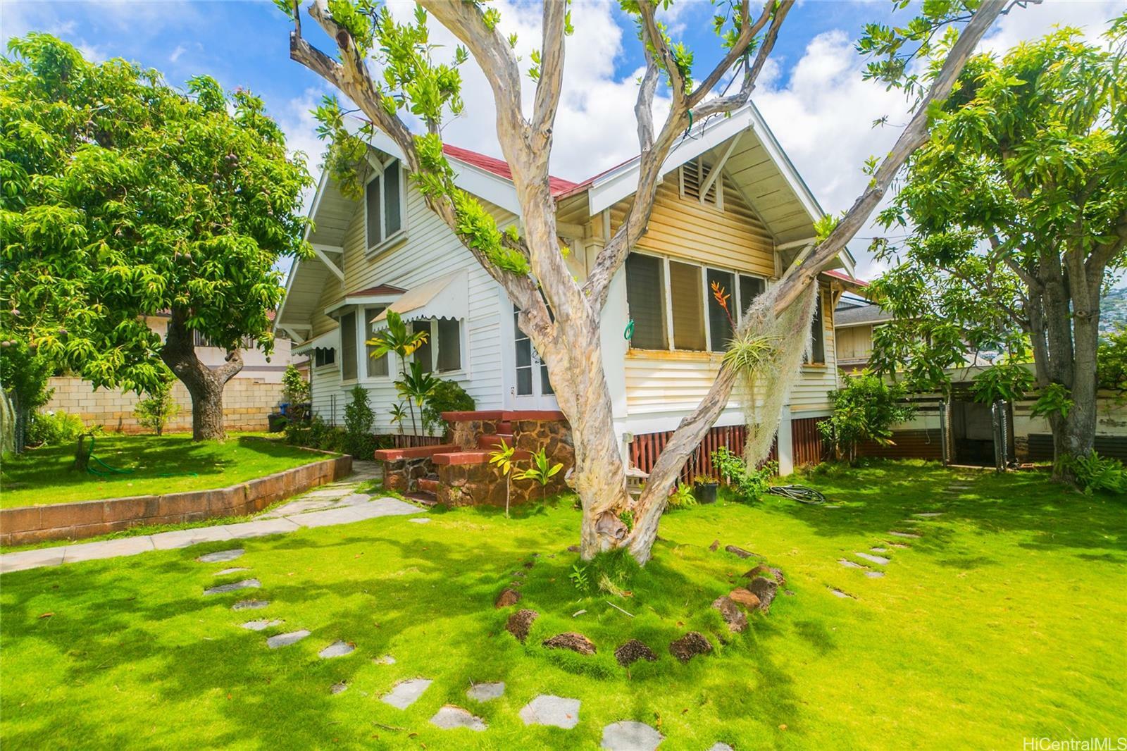 3758 Harding Avenue  Honolulu HI 96816 photo