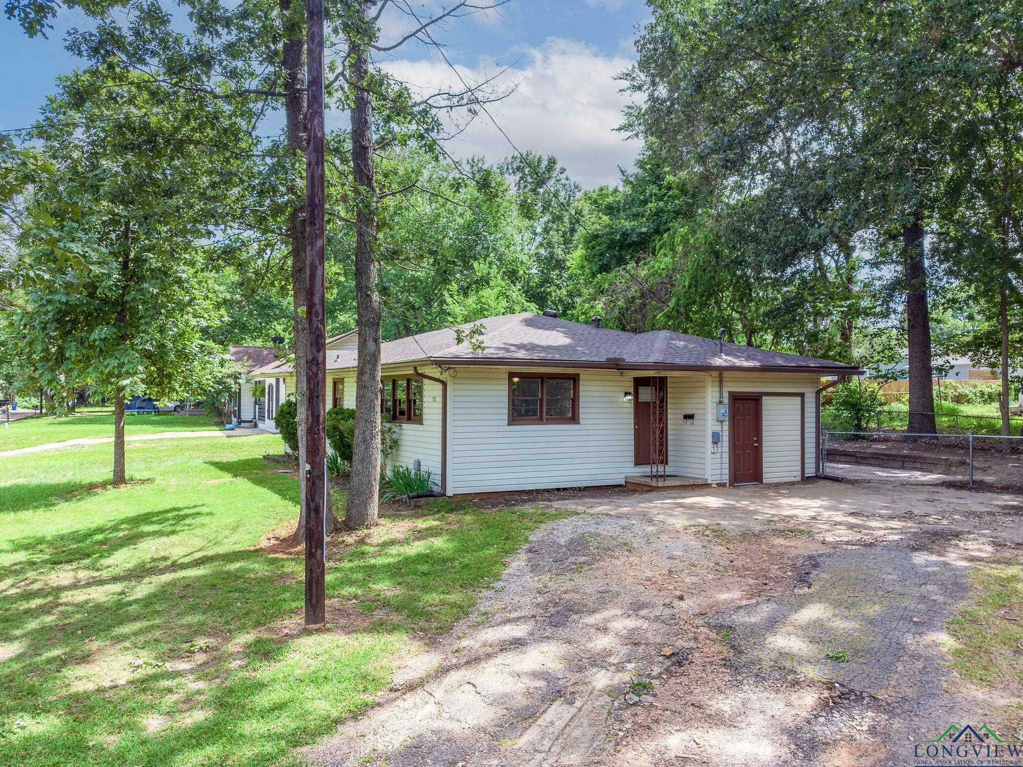 Property Photo:  711 Helen St  TX 75662 