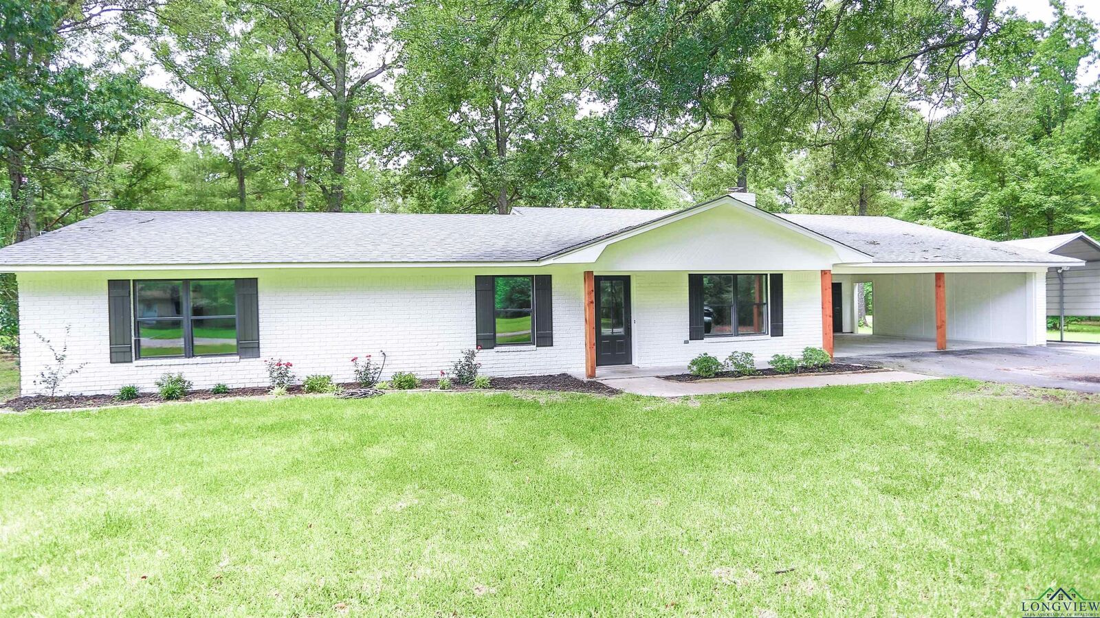 Property Photo:  505 Wildwood Dr.  TX 75692-9269 