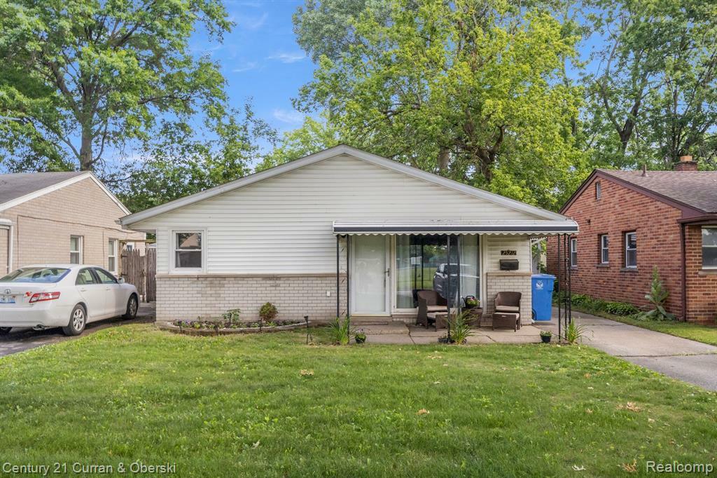 Property Photo: 25212 Annapolis Street MI 48125 1816