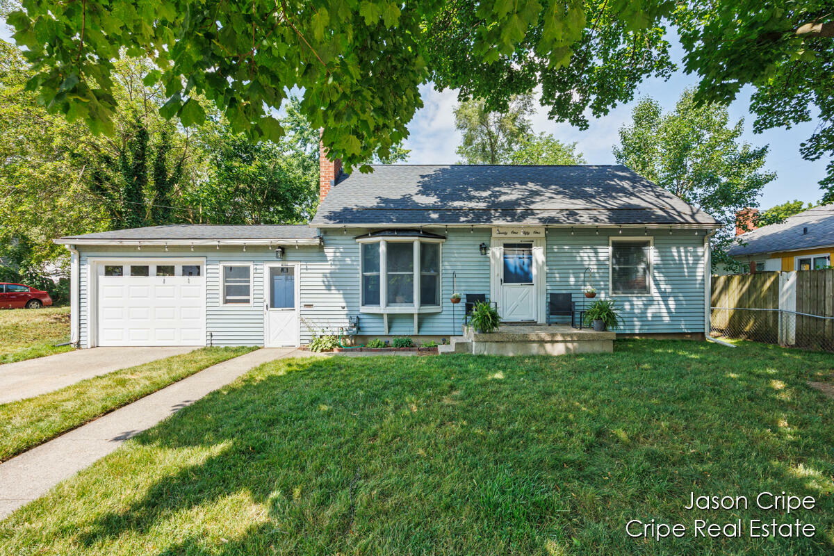 Property Photo:  2151 Emerald Avenue NE  MI 49505 