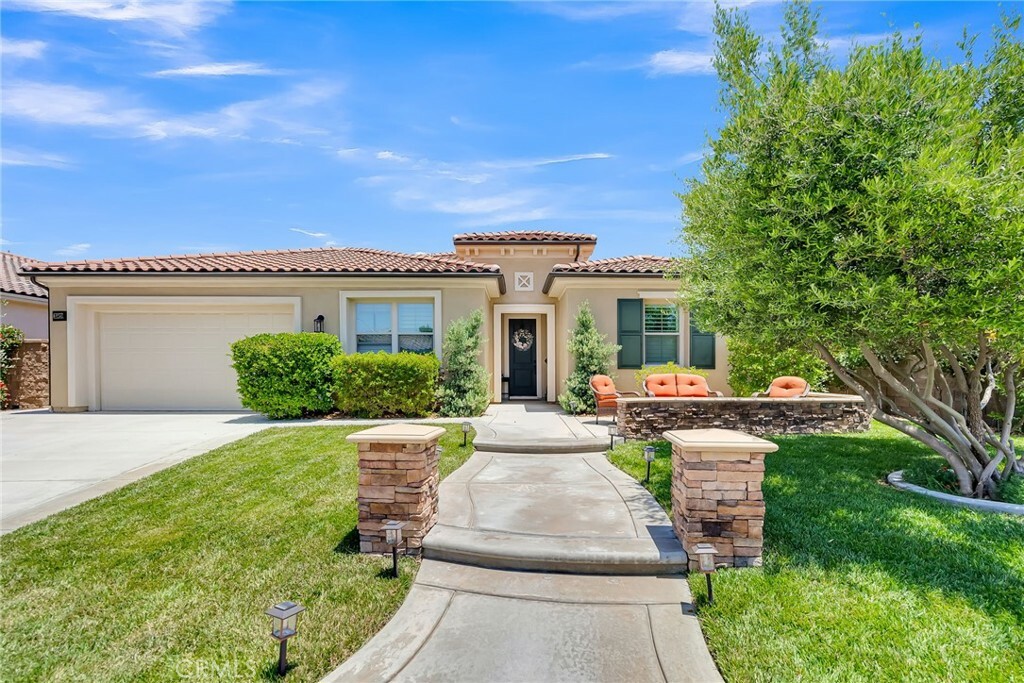 Property Photo:  35026 Silverleaf Lane  CA 92563 