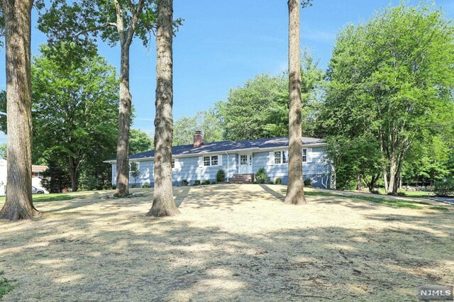 Property Photo:  21 Heather Lane  NJ 07430 