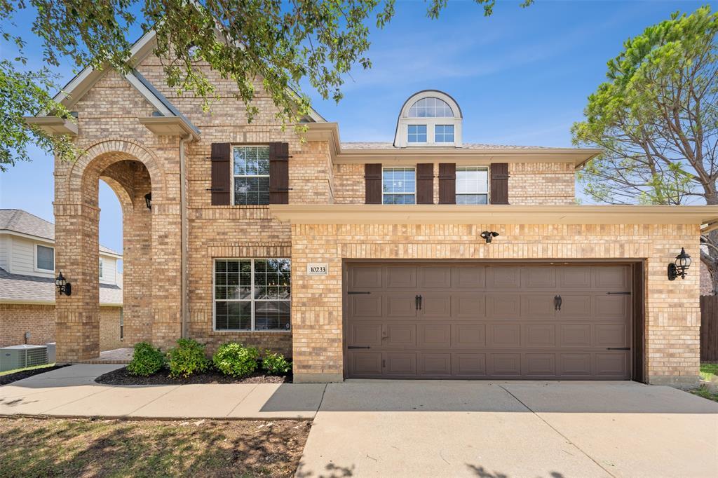 Property Photo: 10233 Cantana Court TX 76244