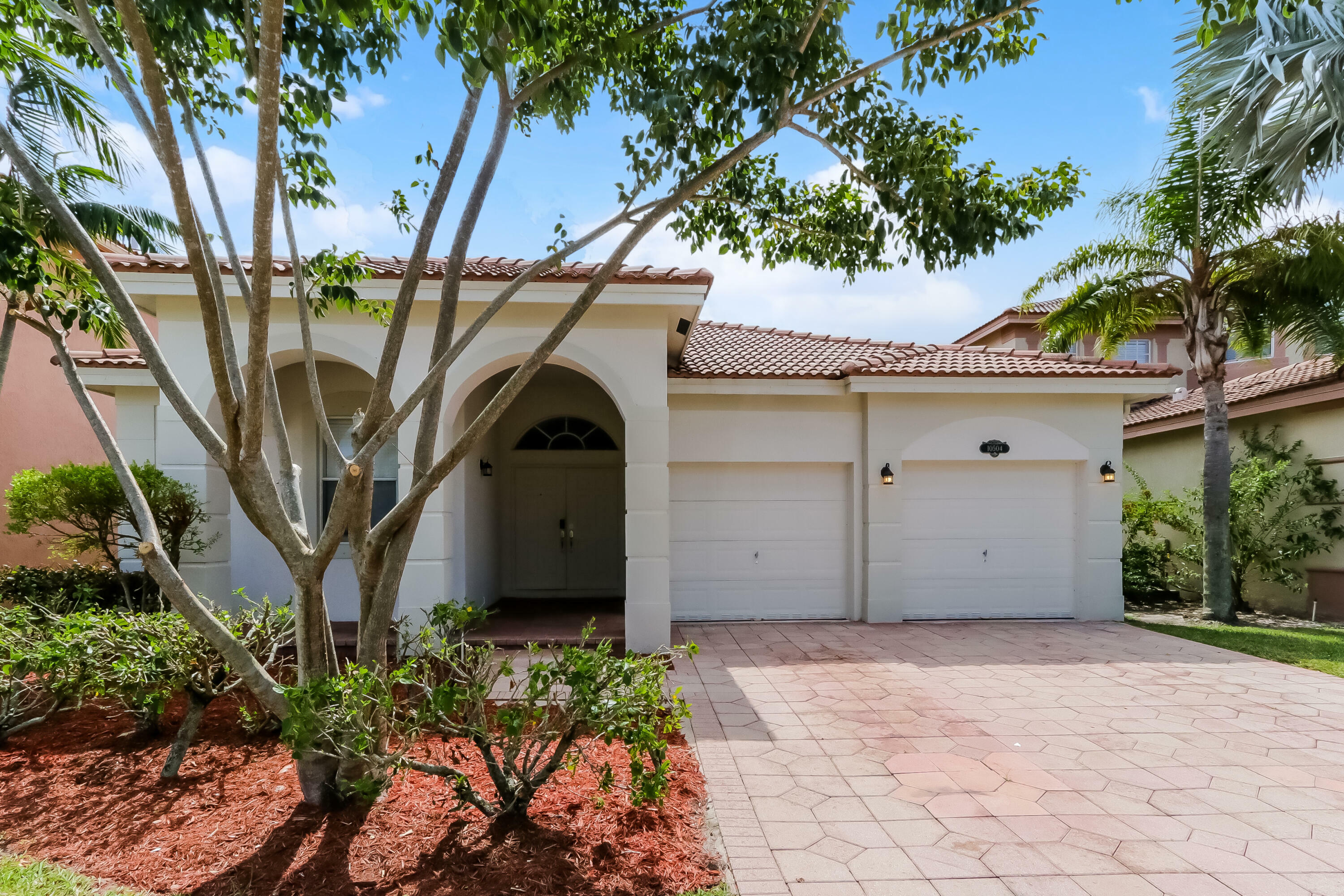 Property Photo:  10504 Galleria Street  FL 33414 