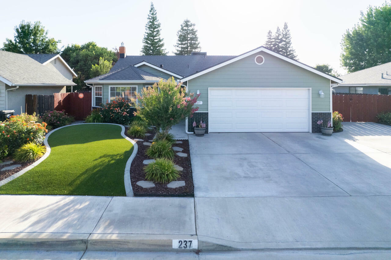 Property Photo:  237 Silver Maple Place  CA 93257 