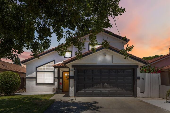 5666 W Ellery Avenue  Fresno CA 93722 photo