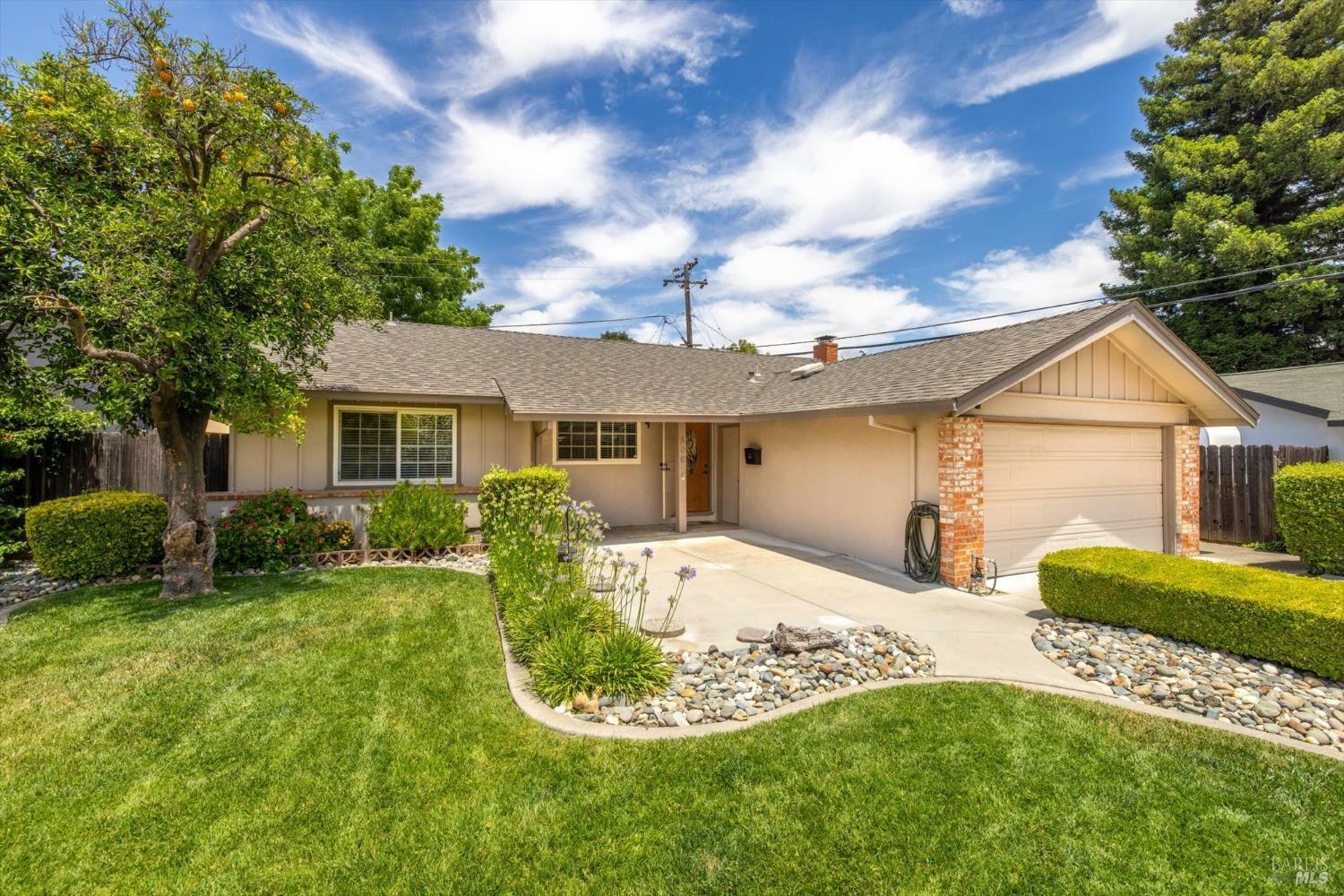 Property Photo:  506 Buckeye Street  CA 95688 