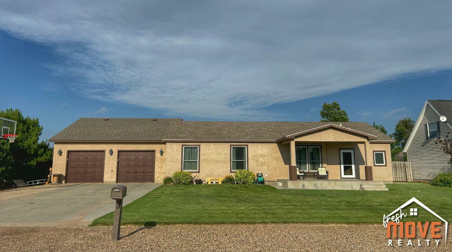 Property Photo:  102 Kristi Lane  KS 67851 