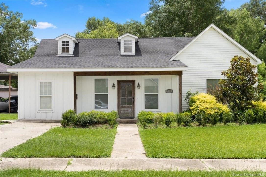 Property Photo:  523 Davis Street  LA 70546 