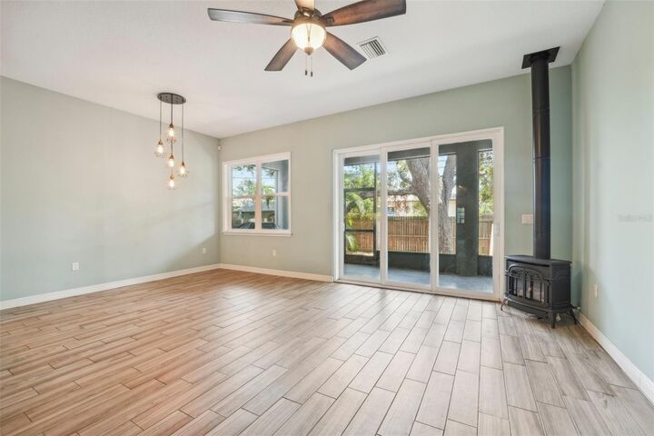 Property Photo: 131 Pennsylvania Avenue FL 34683