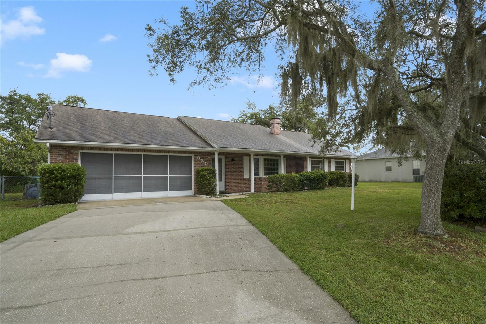 Property Photo:  925 Centennial Avenue  FL 32738 