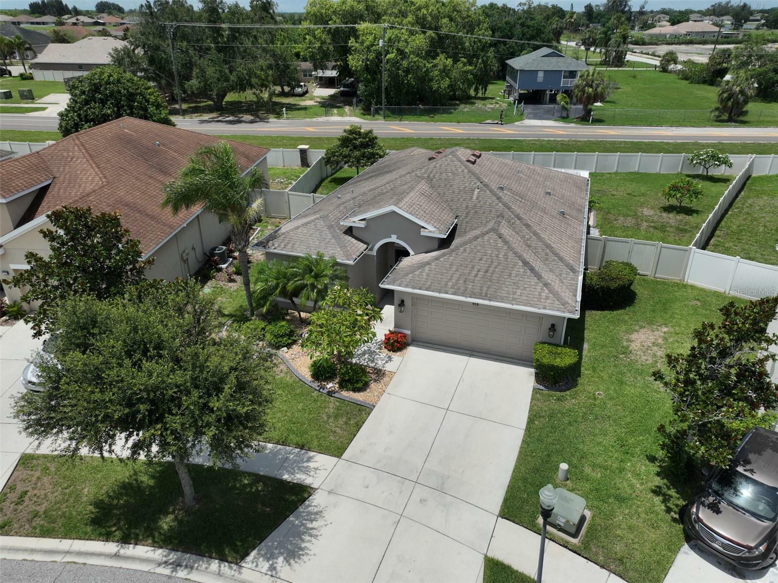 Property Photo:  915 Fern Leaf Drive  FL 33570 