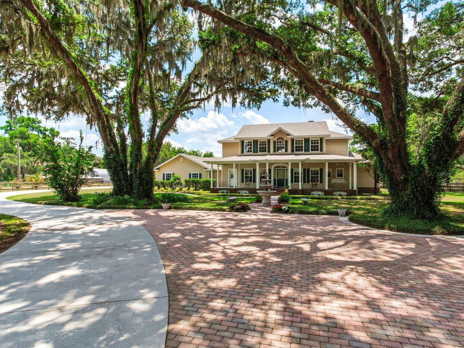 Property Photo:  1907 Streetman Drive  FL 33547 