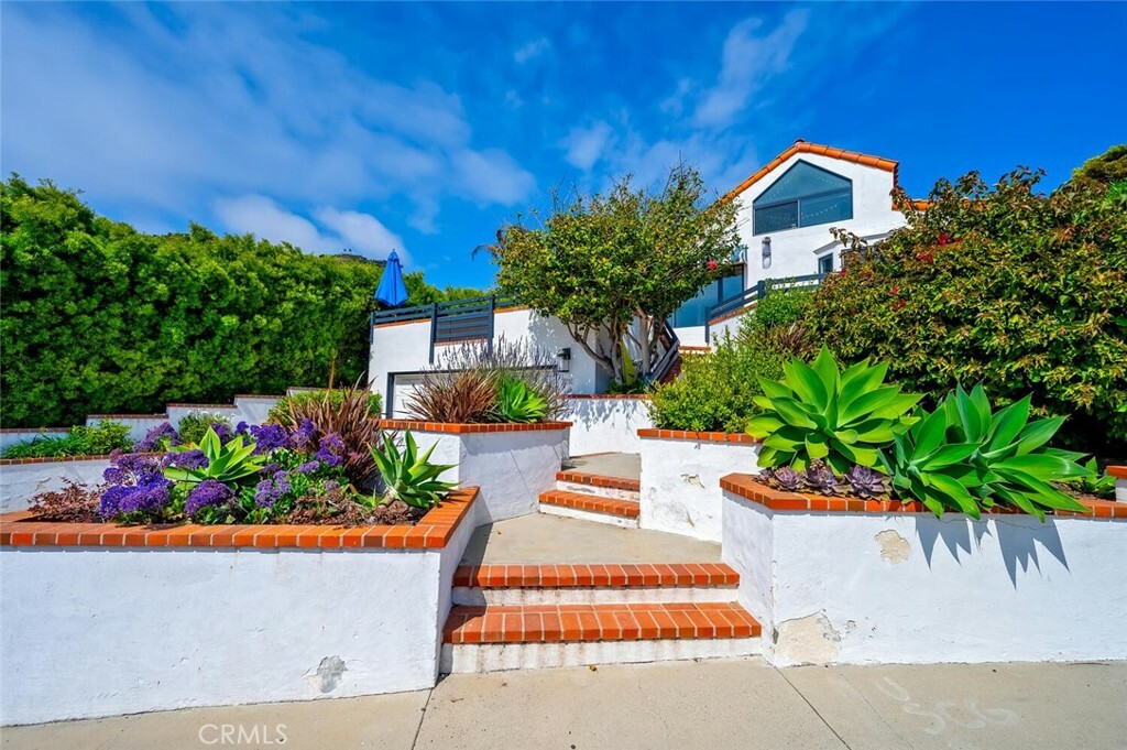 Property Photo:  25 N La Senda Drive  CA 92651 